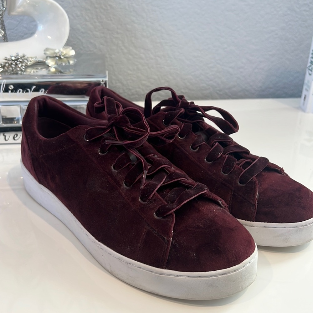 Vionic Support Velvet Lace Up Sneaker